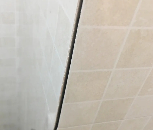 西工瓷砖空鼓维修公司分享阳台瓷砖脱落的修复过程可以分为以下几个步骤