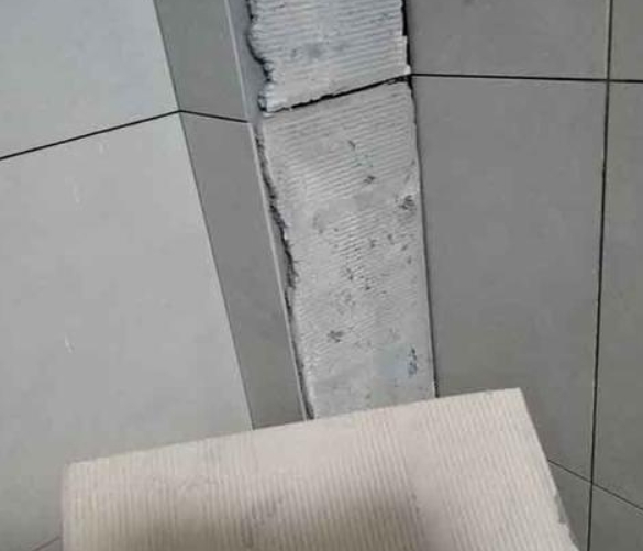 西工瓷砖空鼓维修公司分享下厨房瓷砖脱落的补救措施。